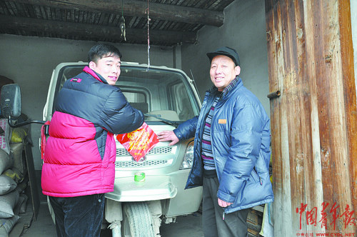 大學畢業生“炫父”帖引網友淚奔（圖）