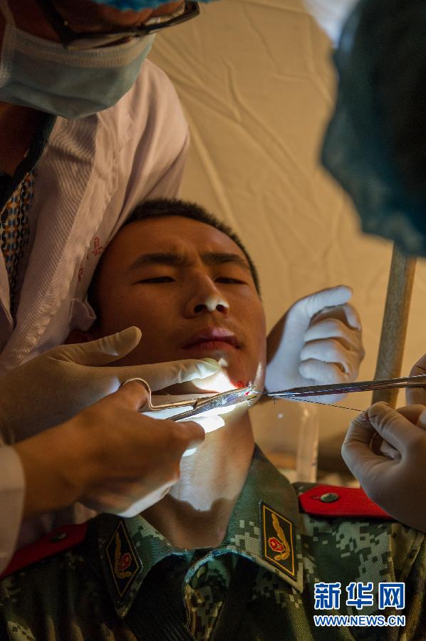 “迷彩”災區(qū)的第一道希望