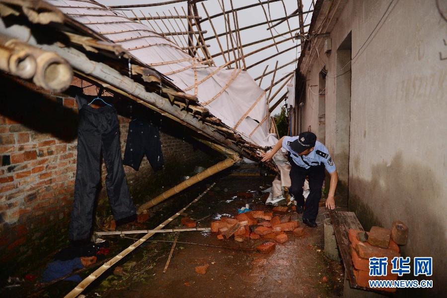 高清：江蘇省高郵市遭遇龍卷風襲擊