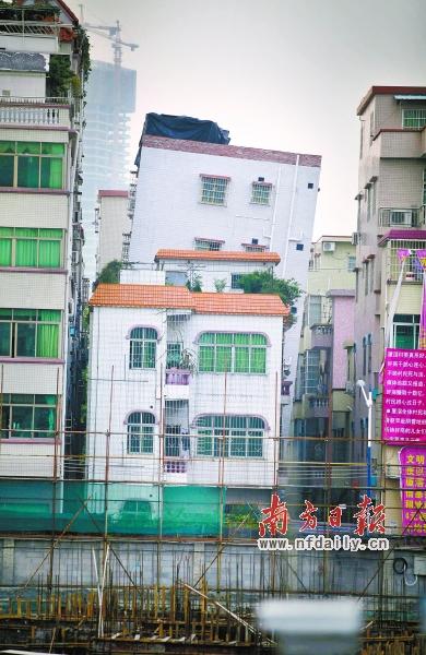 廣州又現“樓歪歪” 三棟居民樓明顯傾斜(圖)