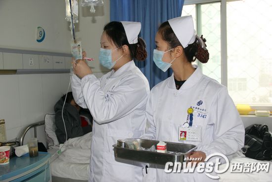 陜西漢中90后護(hù)士奪刀救患者 被贊正能量