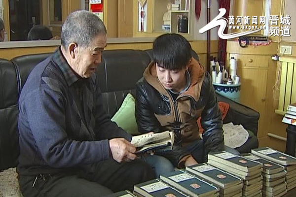 山西古稀老人手抄四大名著 預獻禮黨百歲生日