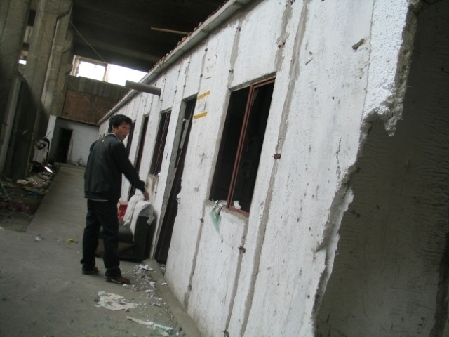 開發商強行清場 民工被趕走