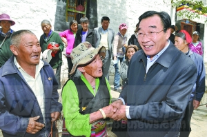 張慶黎：“一定要讓各族人民過上更加安穩幸福的好日子！”