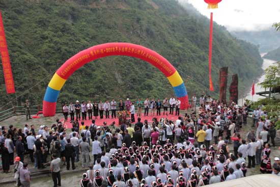 云南怒江舉行“攀月祈福”慶中秋迎國慶