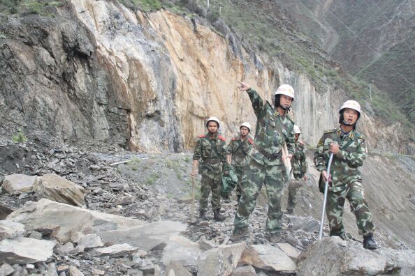 川滇交界再發5.9級地震 武警云南省總隊650名官兵第一時間增援救災