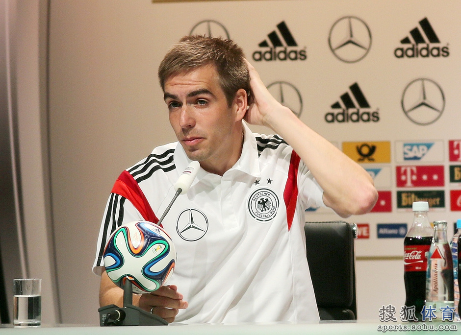 德國召開發布會 拉姆許爾勒暢談表情輕松