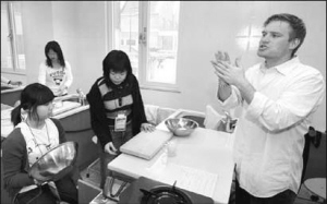 英語熱招來“入室狼” 韓國清理外教隊伍