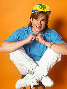 性感克魯尼、皮特互嘲 老照片比比誰更土