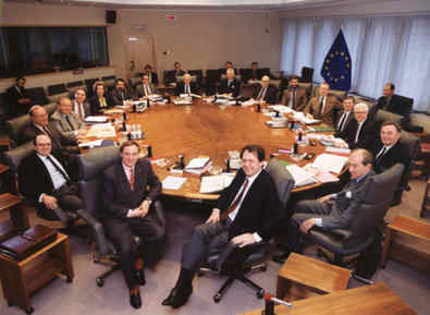 roundtable 圓桌會議 roundtable