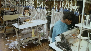 英大學生裸體聲援“血汗工廠”工人