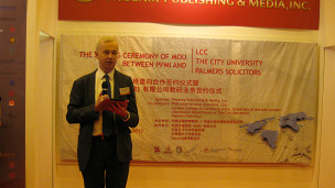 英國大學(xué)攜手中國傳媒集團(tuán)培訓(xùn)計(jì)劃