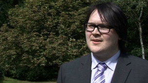 畢業(yè)生應(yīng)聘面試被強(qiáng)迫跳滑稽舞