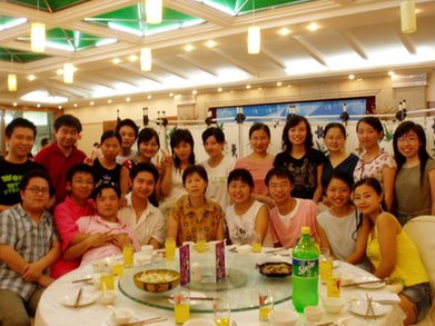 下一張 請客吃飯愁壞大學生 負債吃