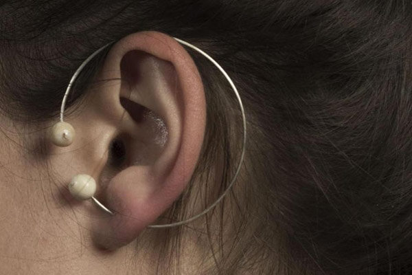 女子用人齒代替象牙做首飾(組圖)