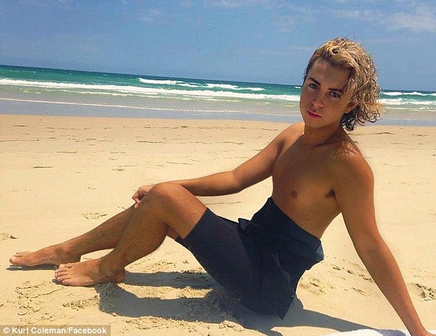 Ultimate narcissus complex<BR>澳洲自戀少年瘋狂自拍