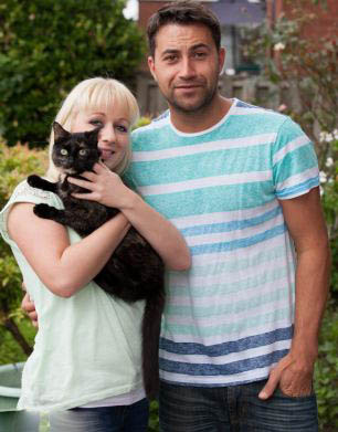 英聰明小貓無師自通學會用馬桶(組圖)