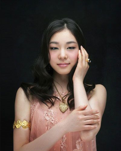 金妍兒賽場外美麗綻放