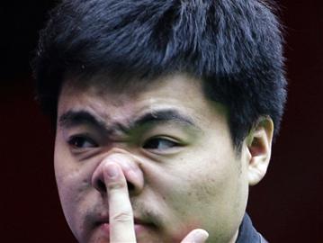 丁俊暉可愛表情定格瞬間 誰說他是撲克臉