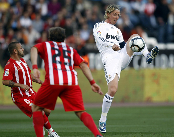 西甲：C羅世界波 皇馬2:1客場逆轉緊追巴薩