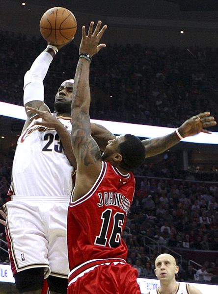 NBA季后賽：騎士主場屠牛 2:0領先