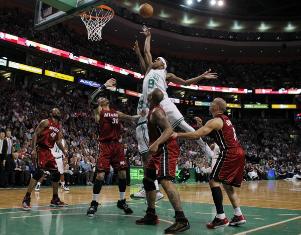 NBA季后賽：凱爾特人主場(chǎng)“滅火”