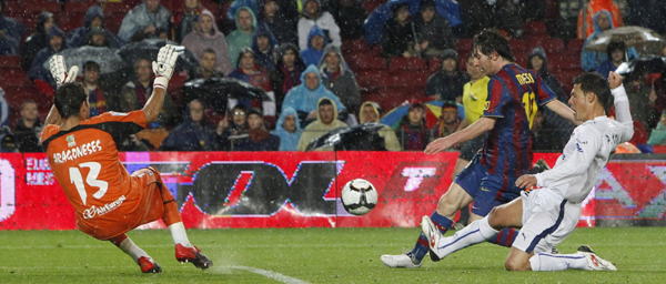 巴塞羅那雨中4:1擊退特內(nèi)里費 取得主場10連勝