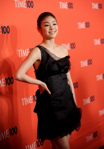 《時代》最具影響力百人頒獎禮 金妍兒驚艷單肩黑禮服