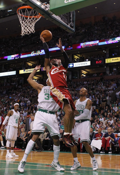 NBA：詹姆斯三雙騎士黯然出局 綠衫軍4:2晉級戰(zhàn)魔術(shù)