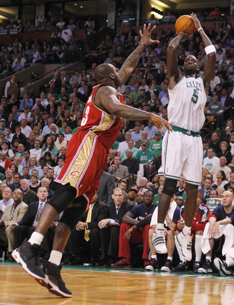 NBA：詹姆斯三雙騎士黯然出局 綠衫軍4:2晉級戰(zhàn)魔術(shù)