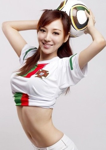 足球寶貝冰美女“解凍”