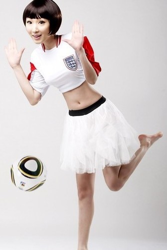 足球寶貝冰美女“解凍”