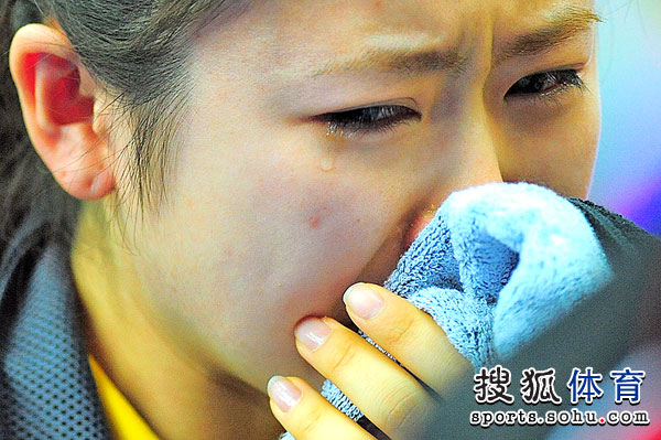 福原愛先輸后贏喜極而泣 與隊友抱頭痛哭