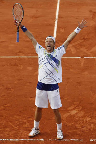 法網：斯托瑟挫敗小威 納達爾苦戰晉級