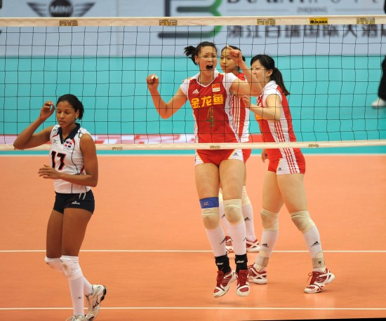 女排精英賽：中國隊3:0完勝多米尼加