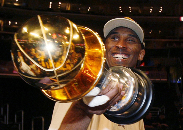 最爛命中率催生最輝煌1戰(zhàn) 場(chǎng)均28+科比捧起MVP