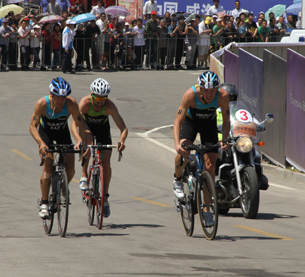 2011“華夏城杯”威海國(guó)際鐵人三項(xiàng)賽開賽