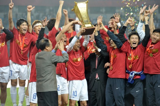 足協杯：天津泰達2:1戰勝山東魯能首次捧杯