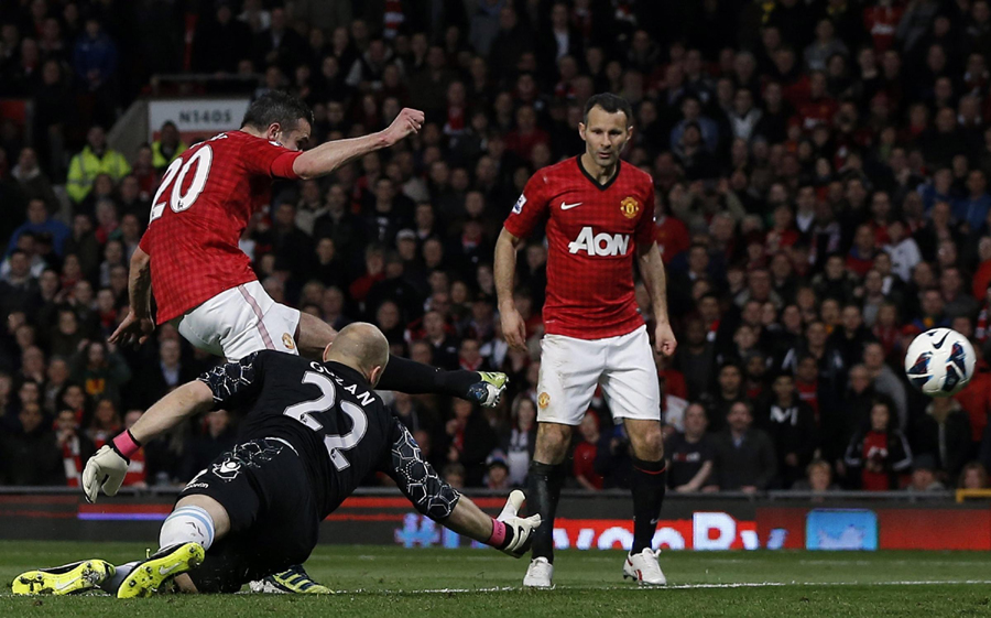 英超：范佩西驚艷帽子戲法 曼聯提前4輪奪冠