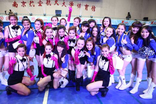 特步足球啦啦隊精彩亮相《天天向上》欄目